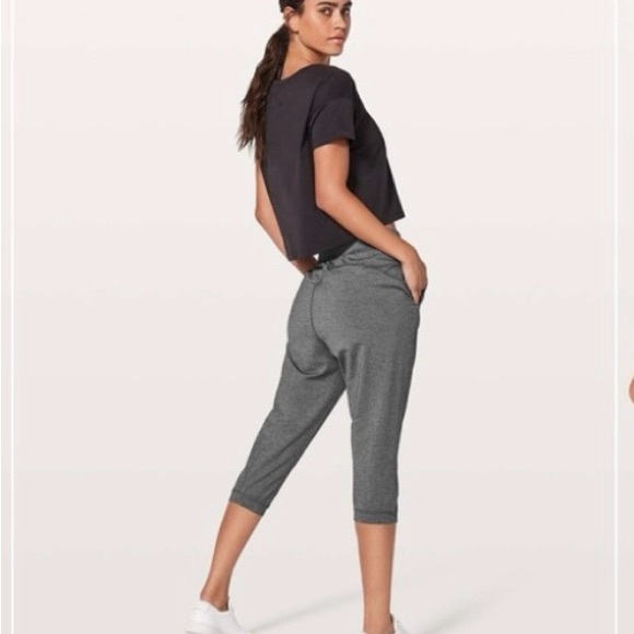 Lululemon rejuvenate crop - Picture 2 of 10